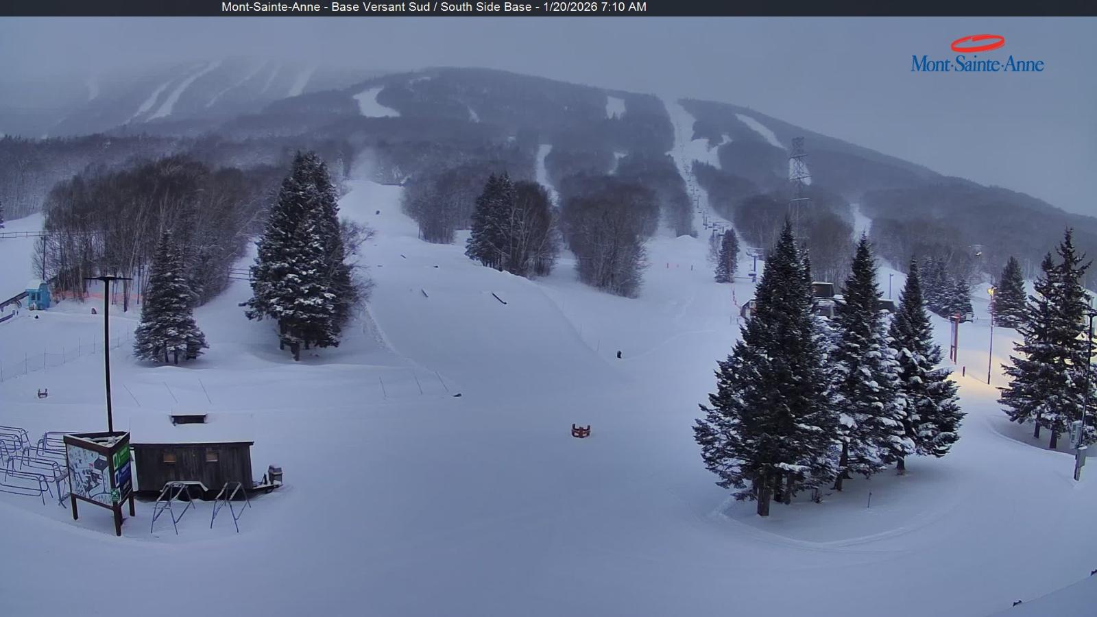 Webcam Mont-Sainte-Anne: Base de la Montagne