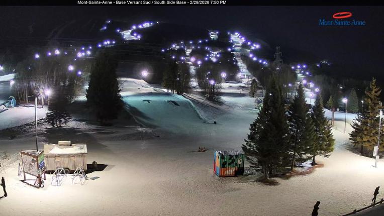 Webcam Mont-Sainte-Anne: Base de la Montagne