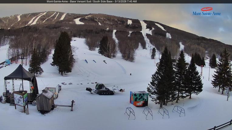 Webcam Mont-Sainte-Anne: Base de la Montagne