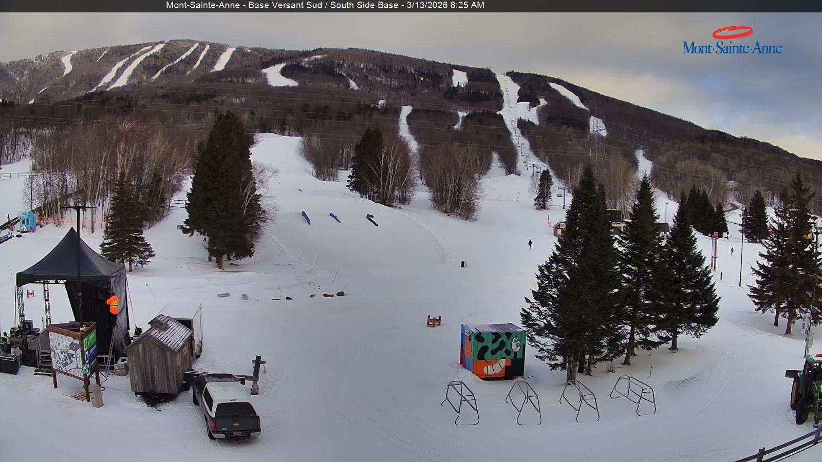 Webcam Mont-Sainte-Anne: Base de la Montagne