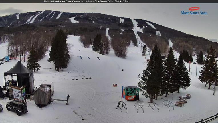 Webcam Mont-Sainte-Anne: Base de la Montagne