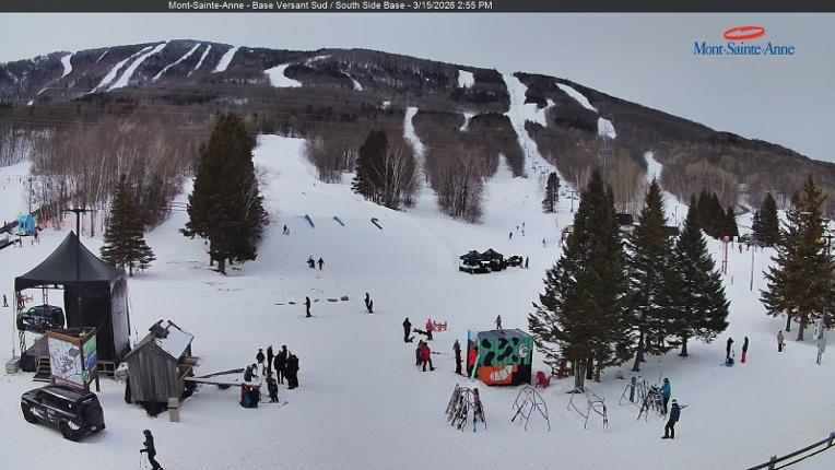 Webcam Mont-Sainte-Anne: Base de la Montagne