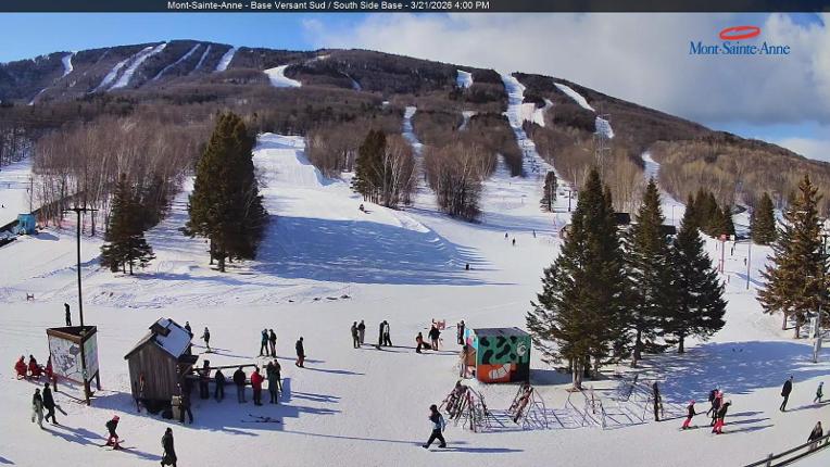 Webcam Mont-Sainte-Anne: Base de la Montagne