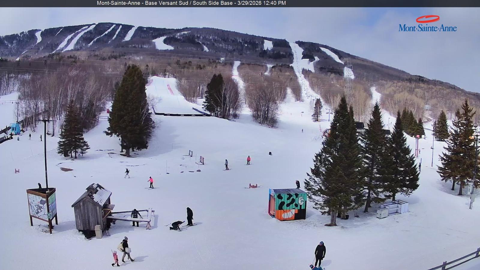 Webcam Mont-Sainte-Anne: Base de la Montagne