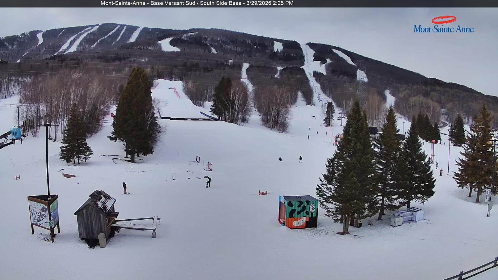 Webcam Mont-Sainte-Anne: Base de la Montagne