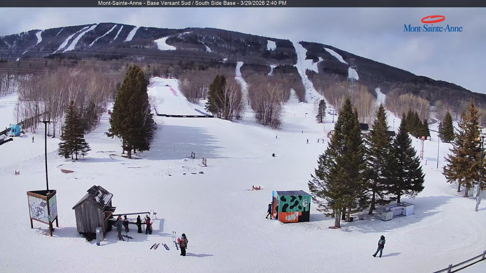 Webcam Mont-Sainte-Anne: Base de la Montagne