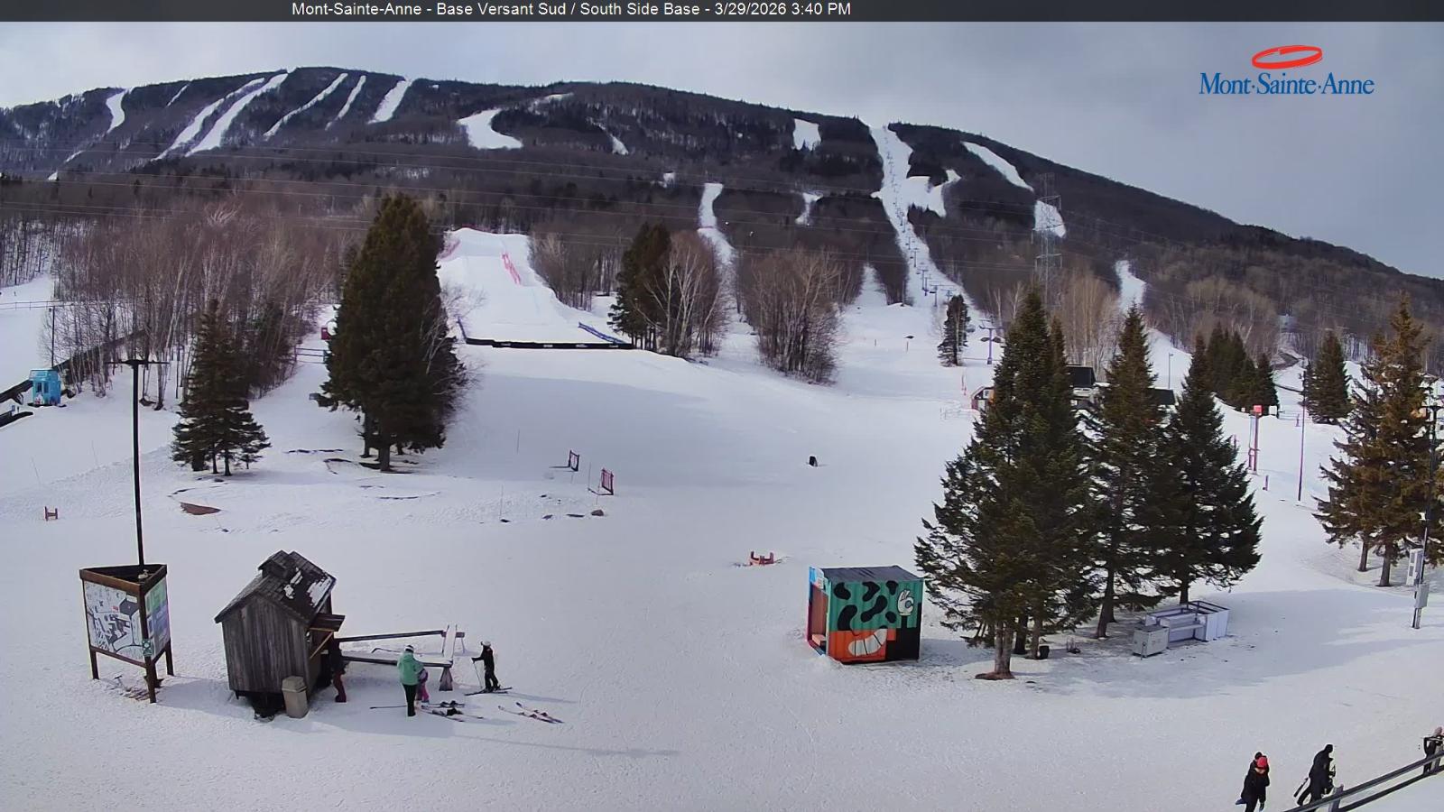 Webcam Mont-Sainte-Anne: Base de la Montagne