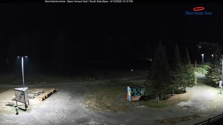 Webcam Mont-Sainte-Anne: Base de la Montagne