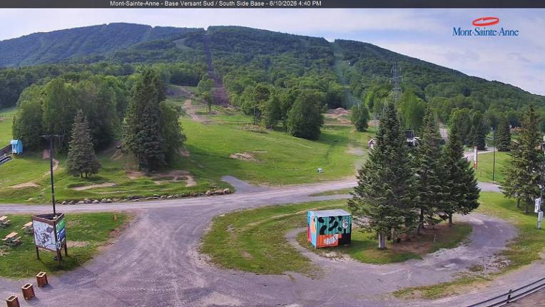 Webcam Mont-Sainte-Anne: Base de la Montagne