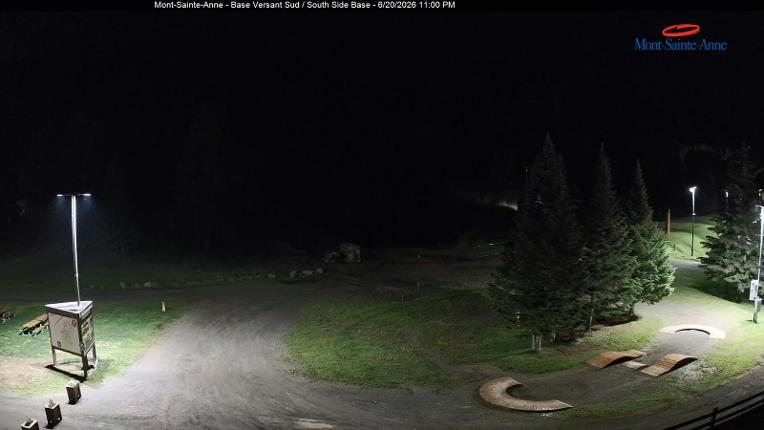 Webcam Mont-Sainte-Anne: Base de la Montagne