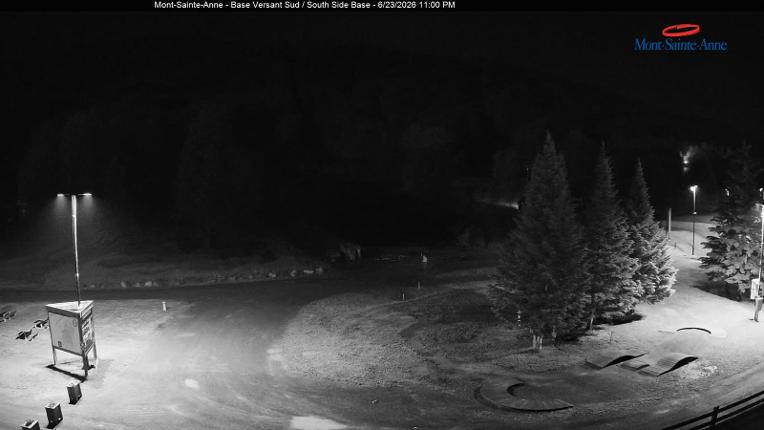 Webcam Mont-Sainte-Anne: Base de la Montagne
