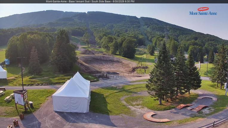 Webcam Mont-Sainte-Anne: Base de la Montagne