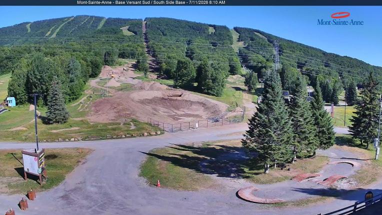 Webcam Mont-Sainte-Anne: Base de la Montagne