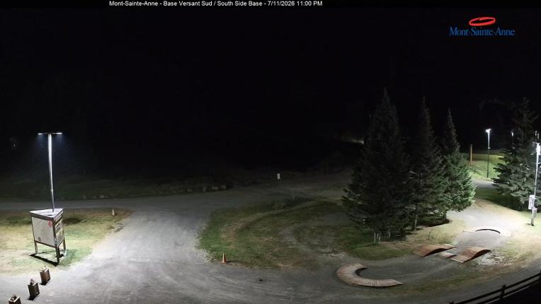Webcam Mont-Sainte-Anne: Base de la Montagne
