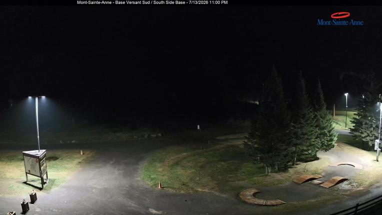 Webcam Mont-Sainte-Anne: Base de la Montagne