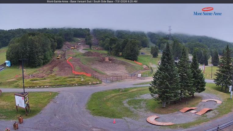Webcam Mont-Sainte-Anne: Base de la Montagne