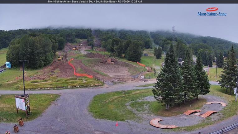 Webcam Mont-Sainte-Anne: Base de la Montagne