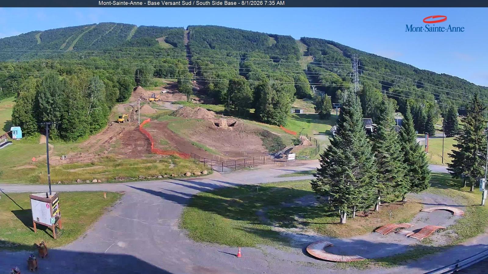Webcam Mont-Sainte-Anne: Base de la Montagne