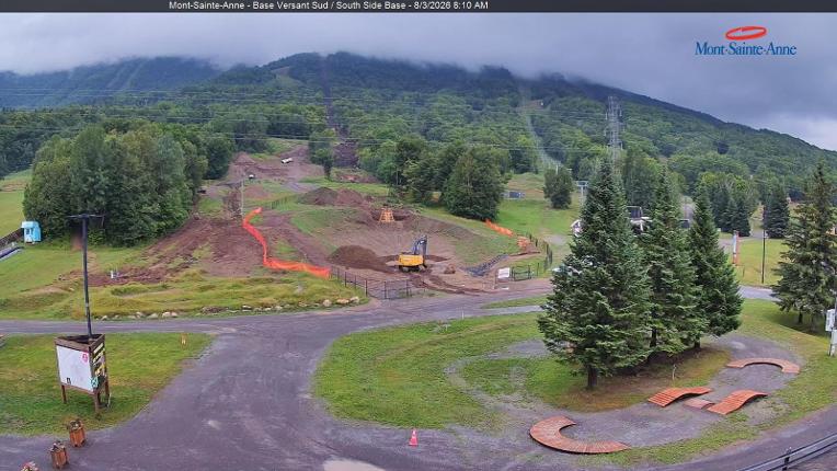 Webcam Mont-Sainte-Anne: Base de la Montagne