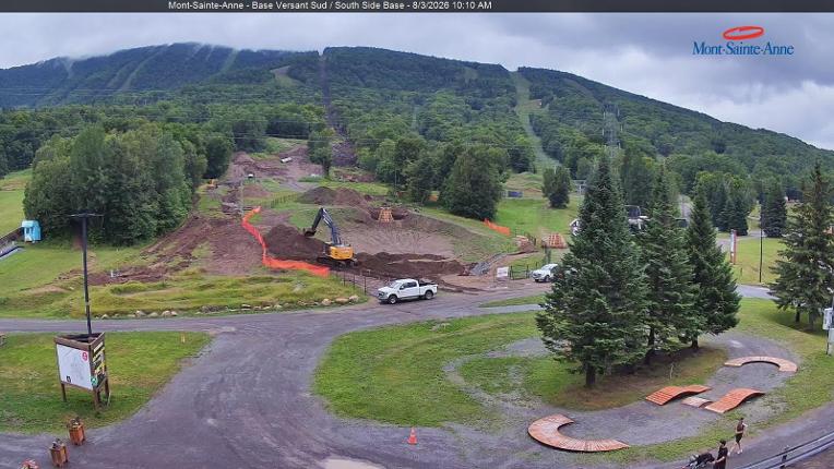 Webcam Mont-Sainte-Anne: Base de la Montagne