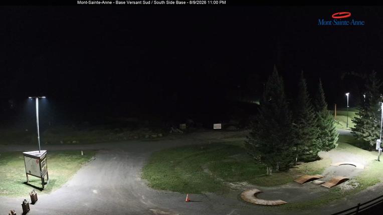 Webcam Mont-Sainte-Anne: Base de la Montagne