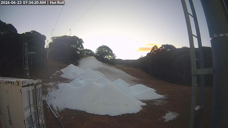 Webcam Mount Baw Baw: Hut roll