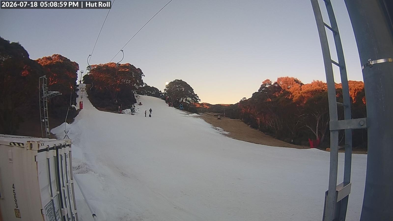 Webcam Mount Baw Baw: Hut roll