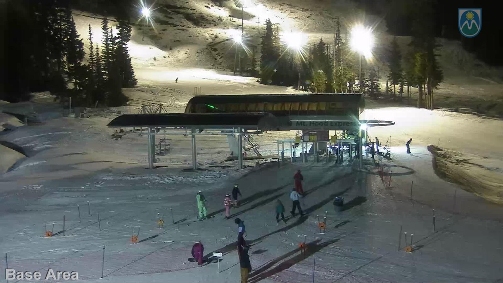 Webcam Mount Hood Meadows: Base