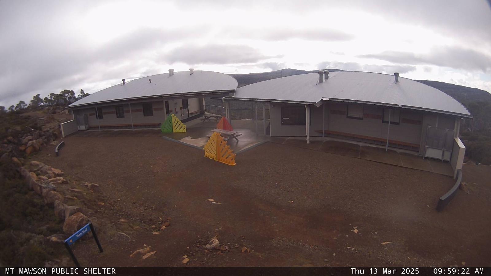 Webcam Mount Mawson: Public shelter