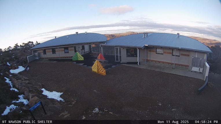 Webcam Mount Mawson: Public shelter
