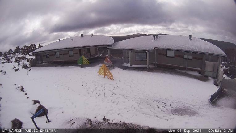 Webcam Mount Mawson: Public shelter