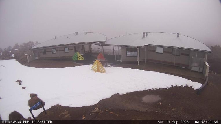 Webcam Mount Mawson: Public shelter