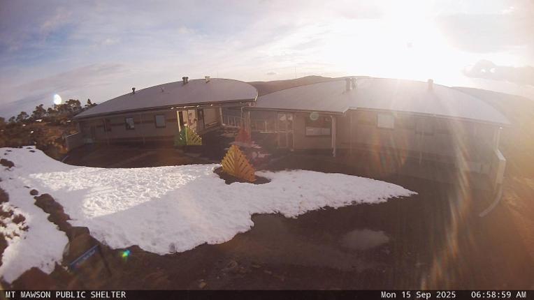 Webcam Mount Mawson: Public shelter
