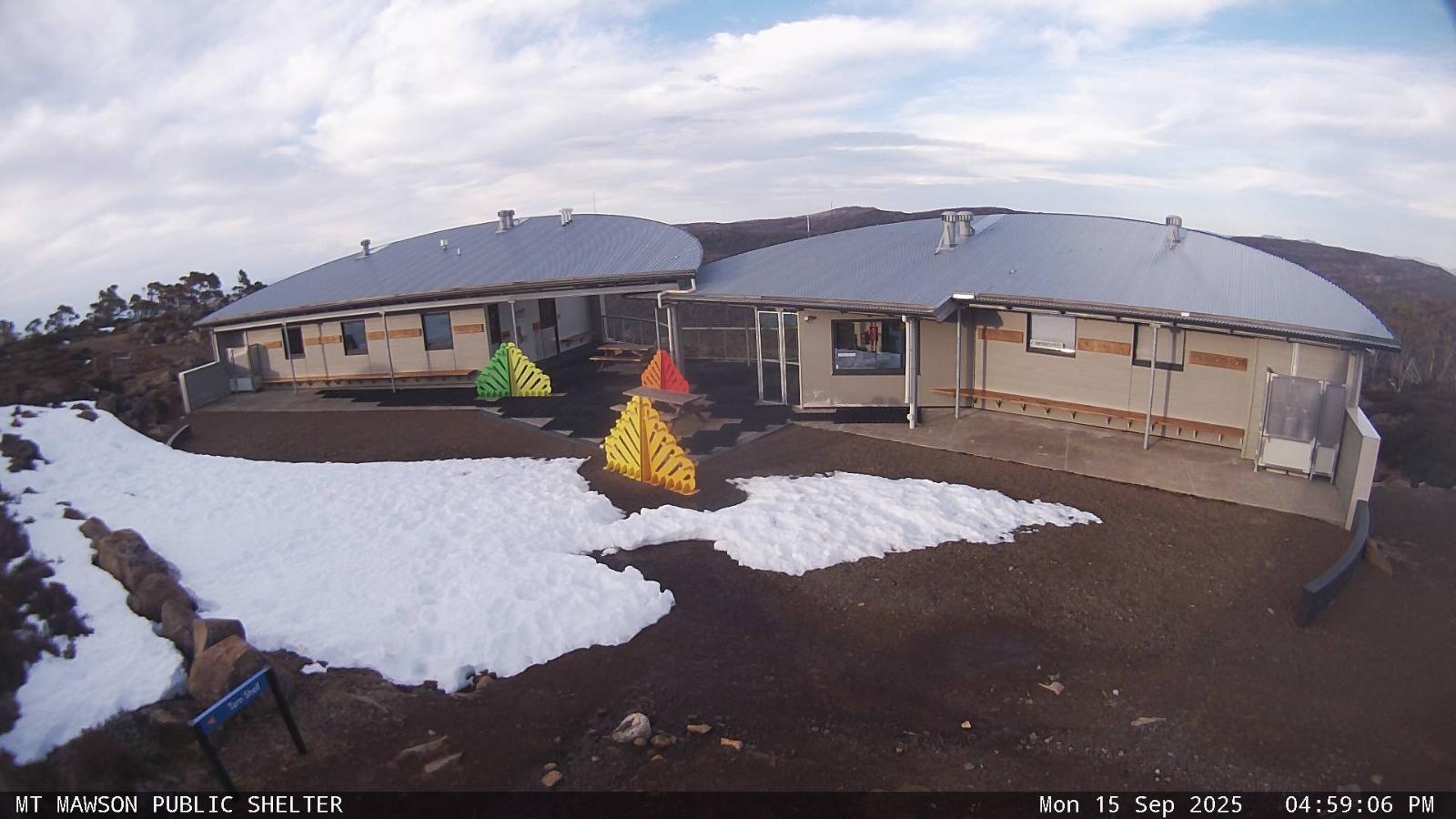 Webcam Mount Mawson: Public shelter
