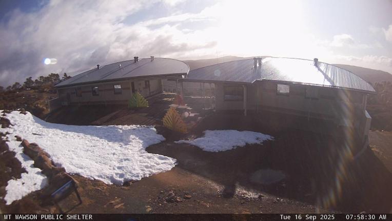 Webcam Mount Mawson: Public shelter