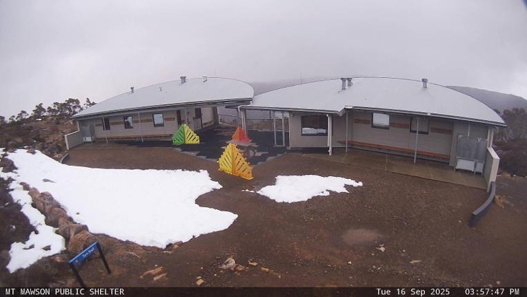 Webcam Mount Mawson: Public shelter