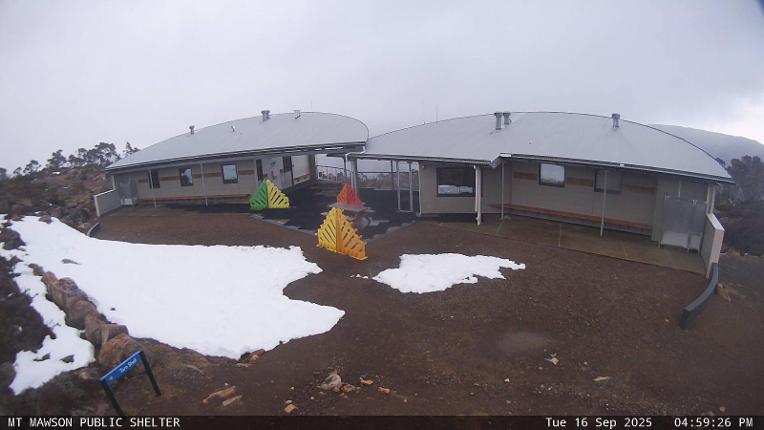 Webcam Mount Mawson: Public shelter