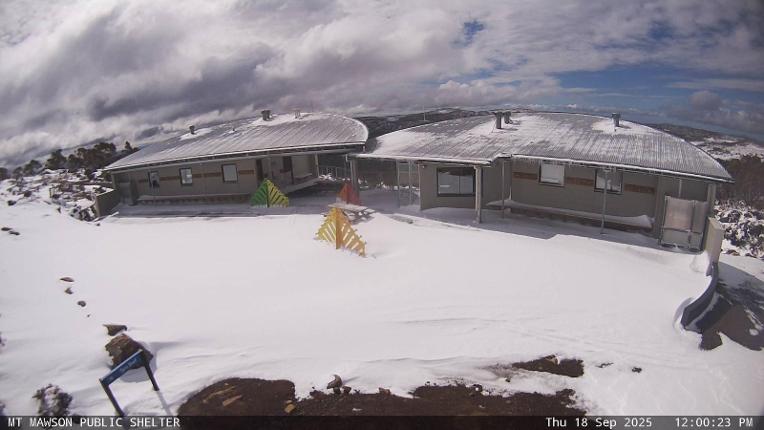 Webcam Mount Mawson: Public shelter