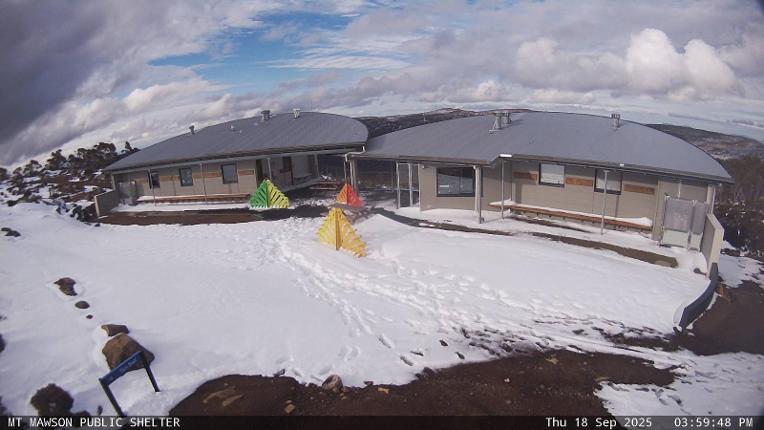 Webcam Mount Mawson: Public shelter