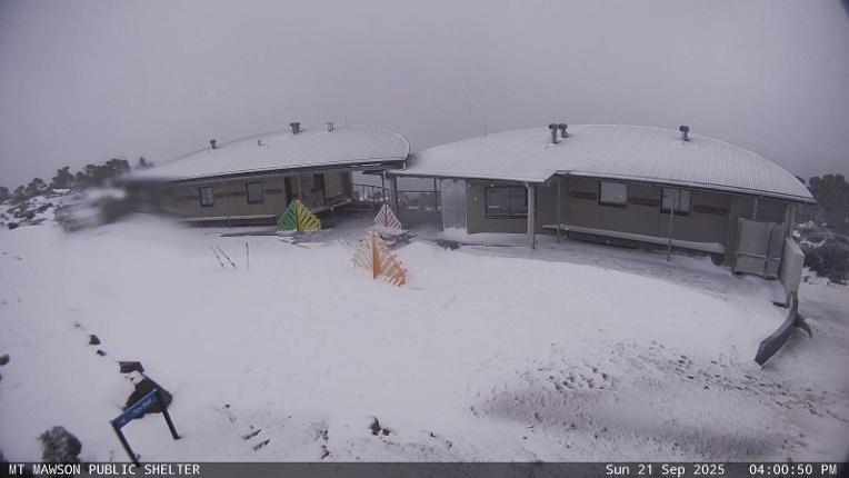 Webcam Mount Mawson: Public shelter