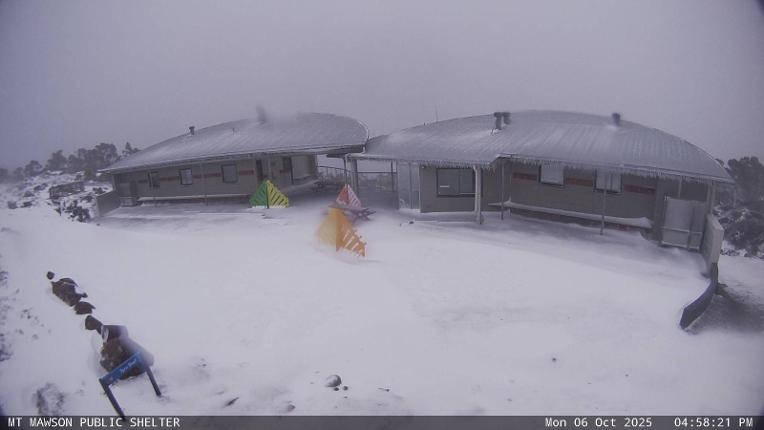 Webcam Mount Mawson: Public shelter