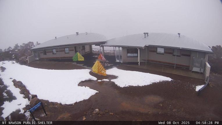 Webcam Mount Mawson: Public shelter