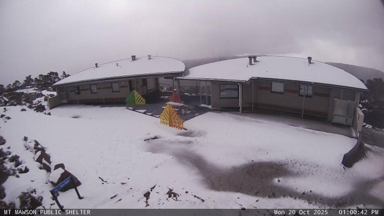 Webcam Mount Mawson: Public shelter