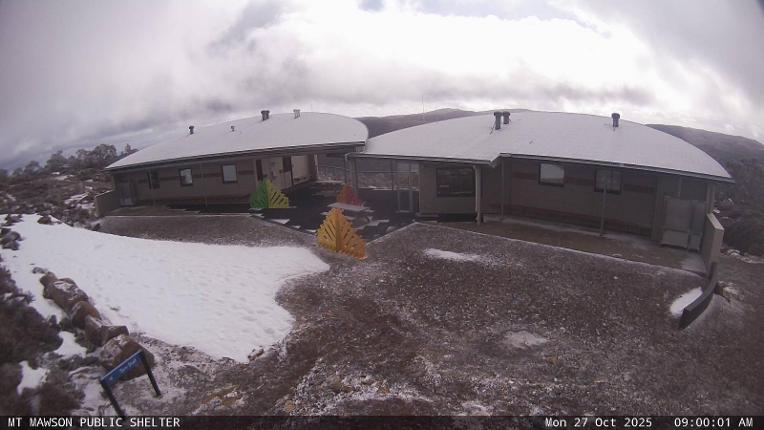 Webcam Mount Mawson: Public shelter