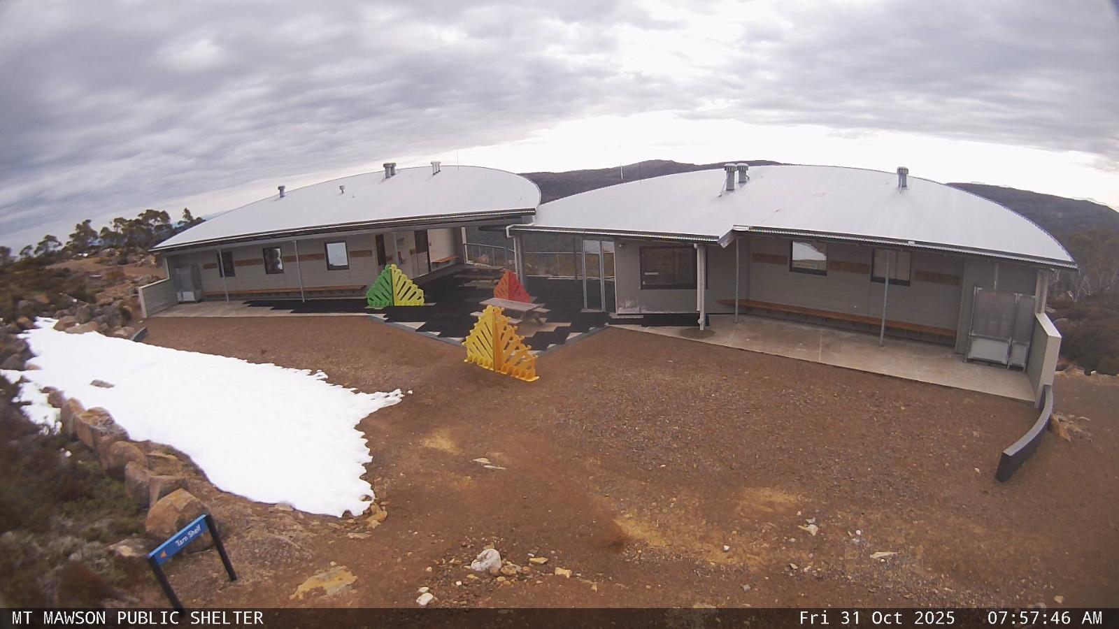 Webcam Mount Mawson: Public shelter