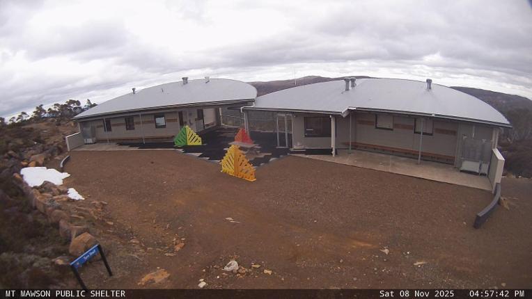 Webcam Mount Mawson: Public shelter
