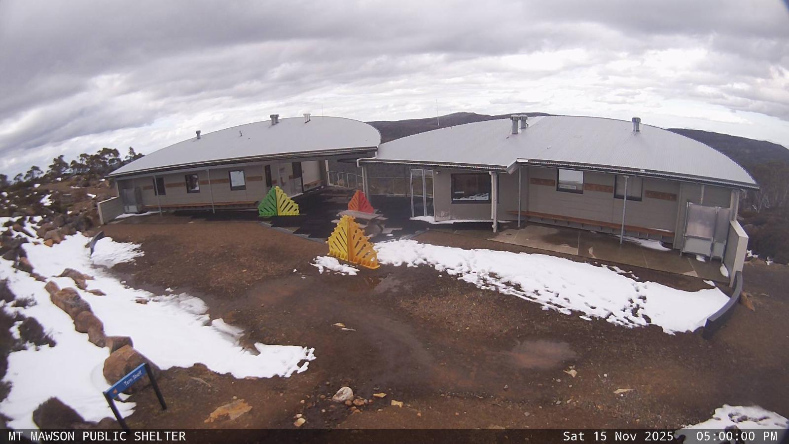 Webcam Mount Mawson: Public shelter
