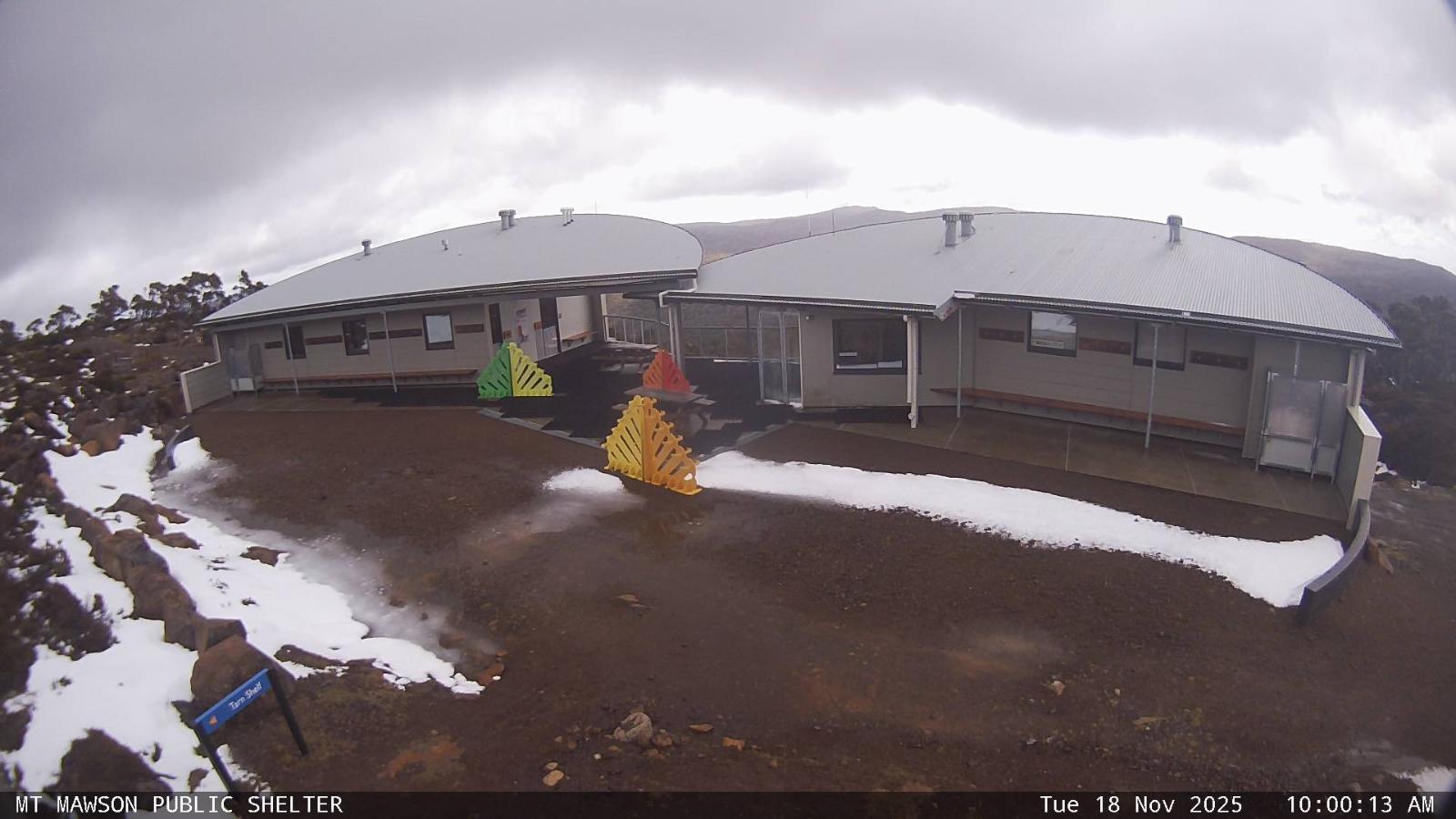 Webcam Mount Mawson: Public shelter