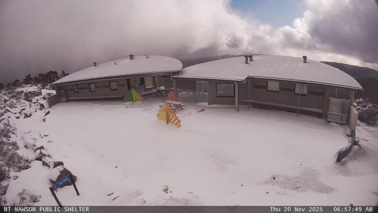 Webcam Mount Mawson: Public shelter