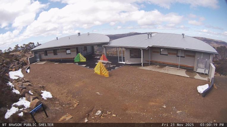 Webcam Mount Mawson: Public shelter